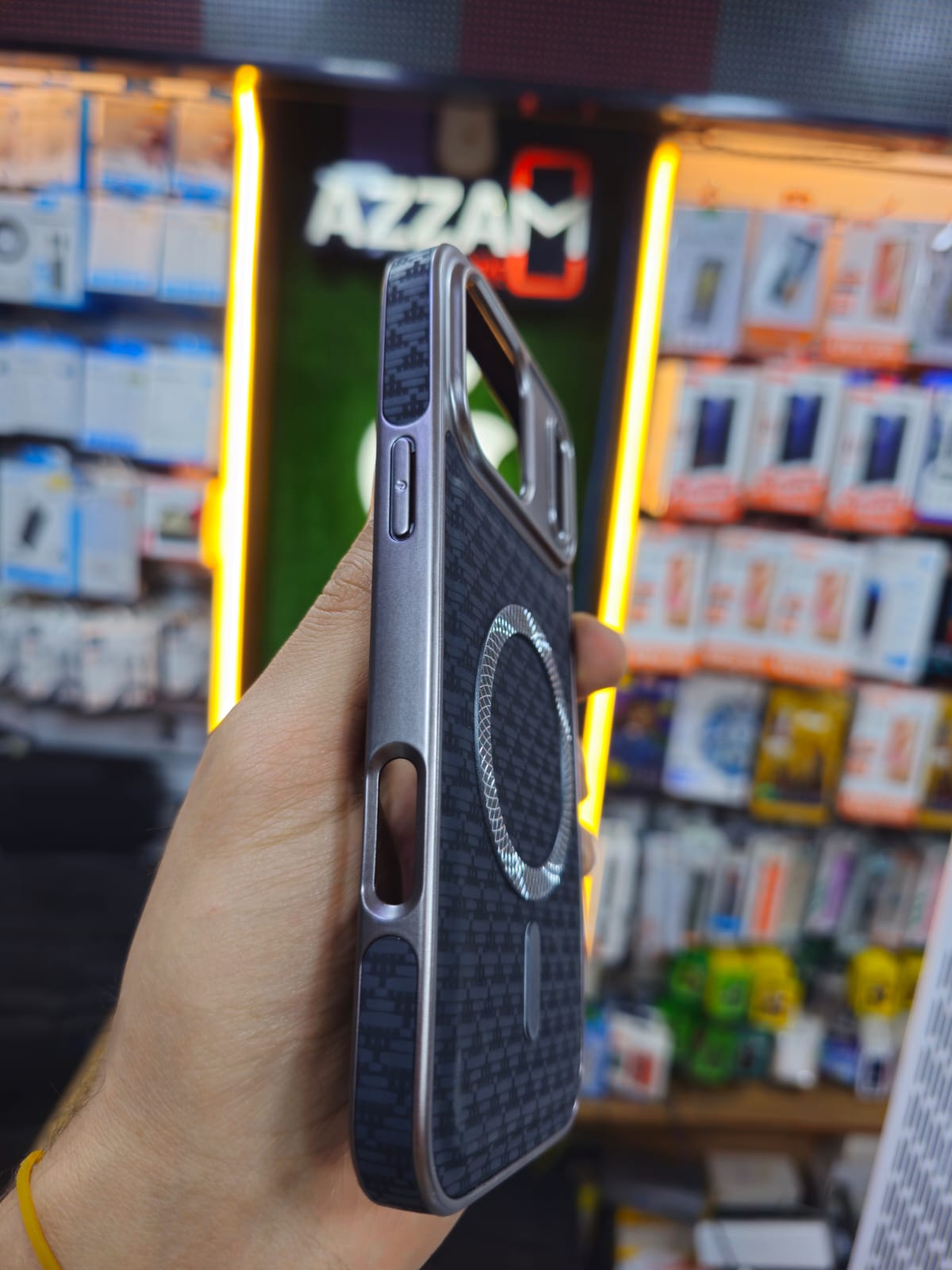 Titan Carbon Pro – iPhone 17 Pro Max Case
